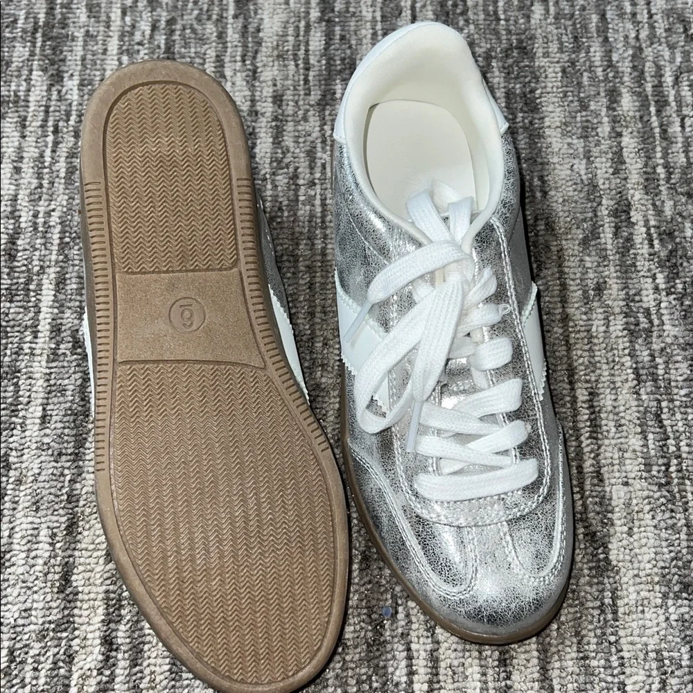 Universal Thread - Women's Spencer Fashion Sneakers Silver Size 6